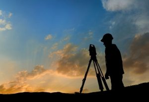 exemple d'un homme avec un géomètre