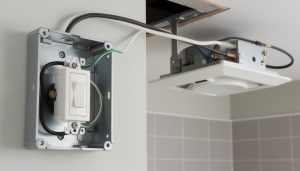 découvrez comment brancher facilement un extracteur d'air sur l'interrupteur de la lumière pour une ventilation pratique et économique dans votre maison.